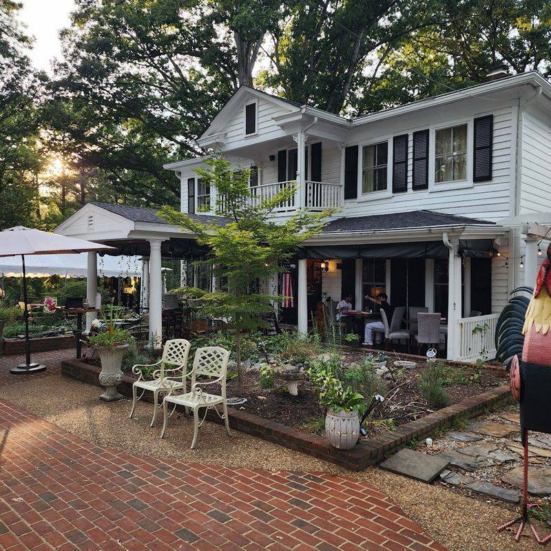 Lola's Farmhouse Bistro Lola's Farmhouse Bistro