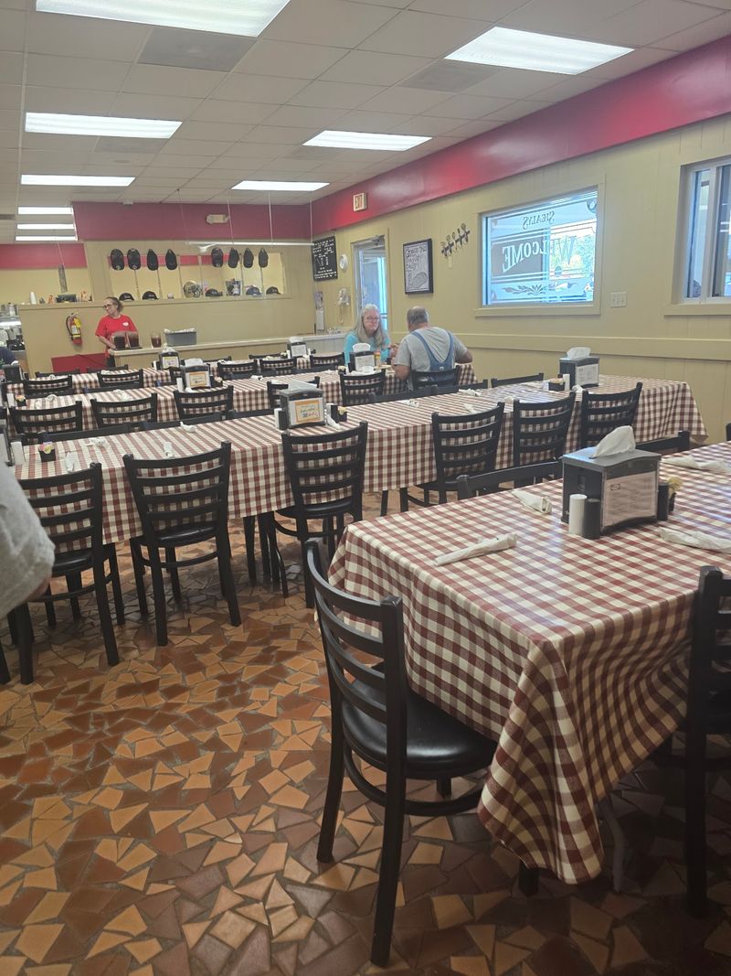 Long Shared Tables Make Lunch Feel Like A Reunion