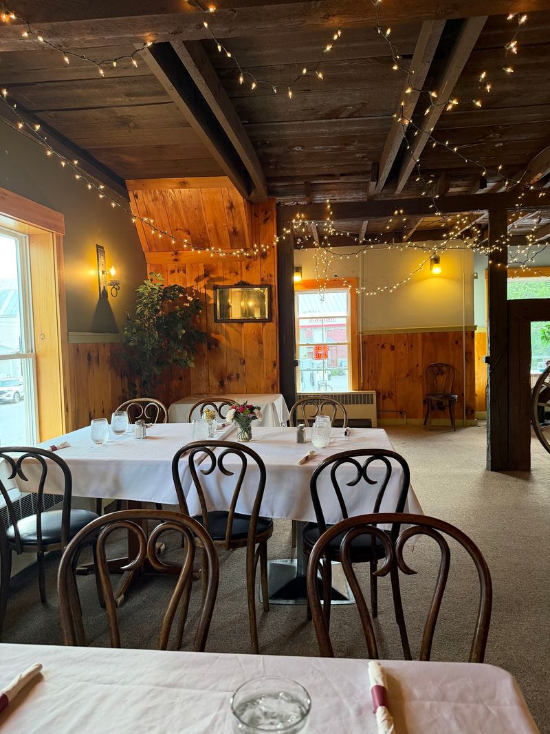 Longfellow's Restaurant, Kingfield