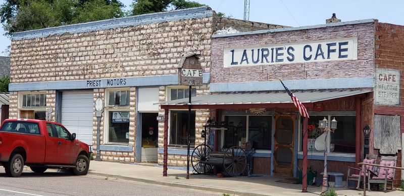 Laurie’s Cafe – Gate