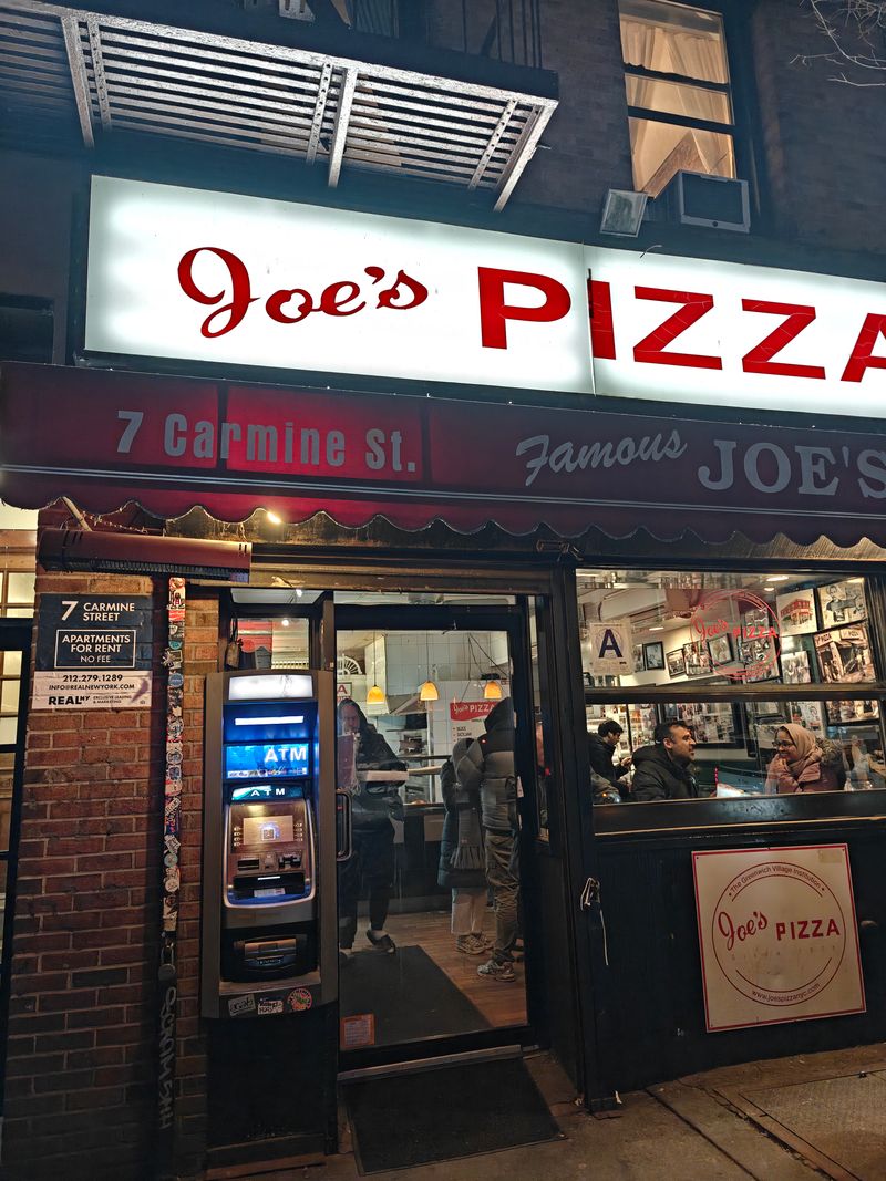 Joe’s Pizza, Classic NYC Slice