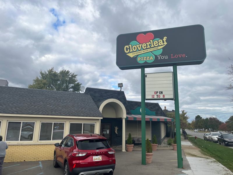 Cloverleaf Bar & Restaurant – Eastpointe