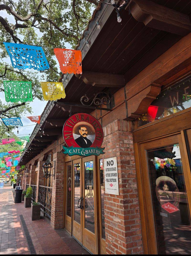 Mi Tierra Café y Panadería – San Antonio