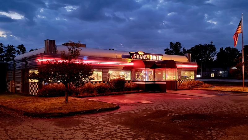 The Grand Diner, Novi