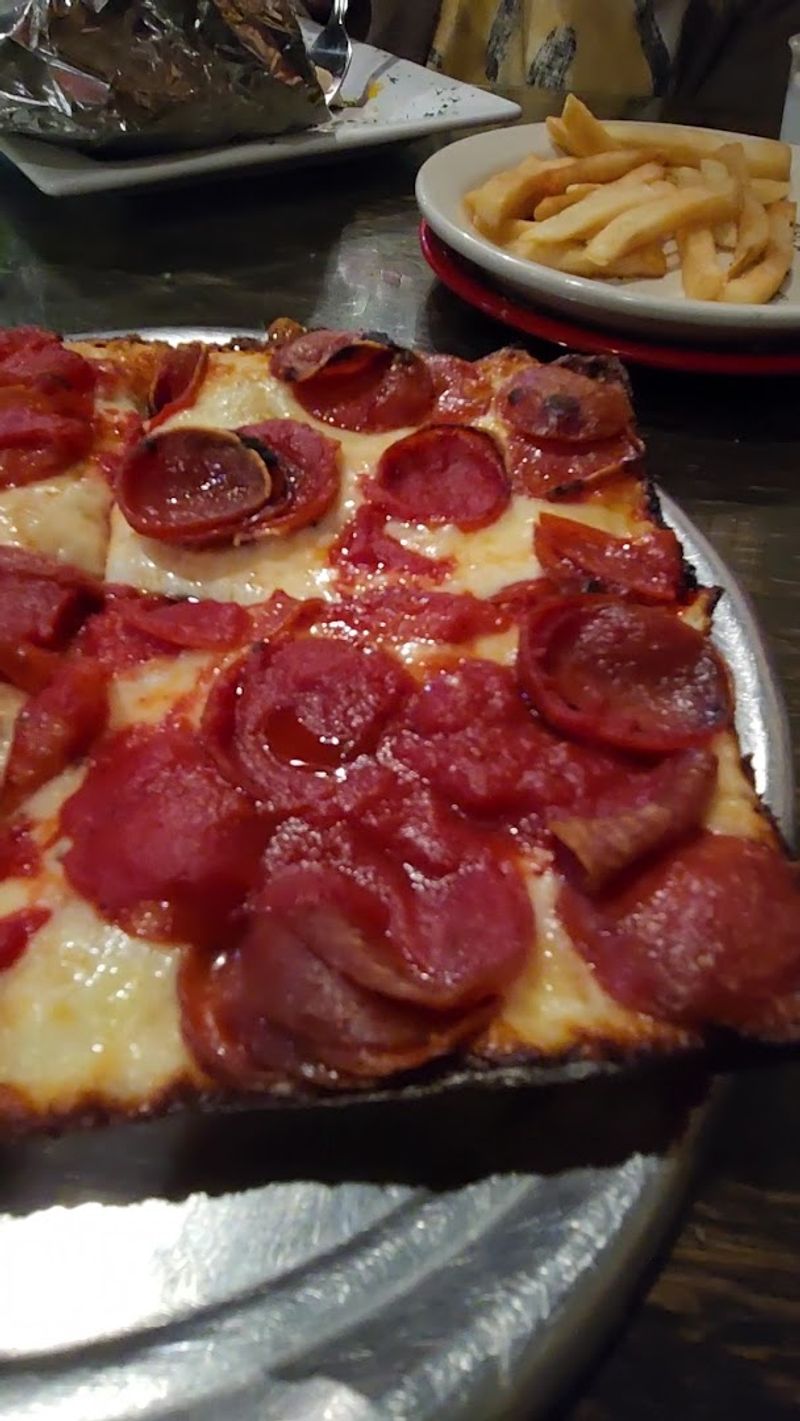 Cloverleaf Bar & Restaurant (Eastpointe)