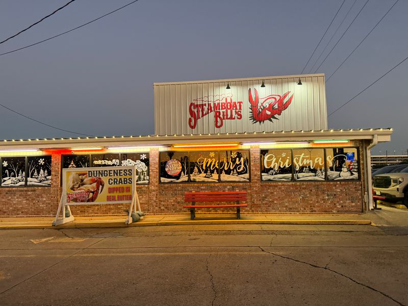 Steamboat Bill’s On The Lake