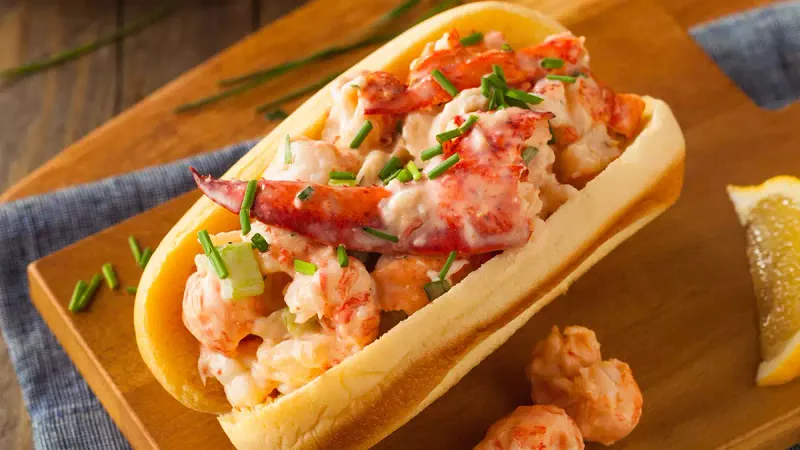 Maine's Lobster Roll: Seaside Simplicity Perfected