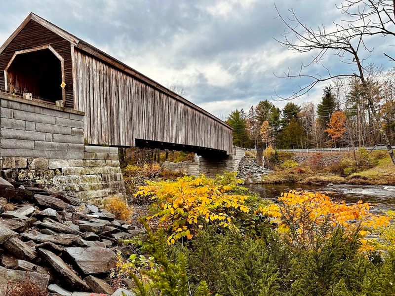Lowes Bridge, Guilford