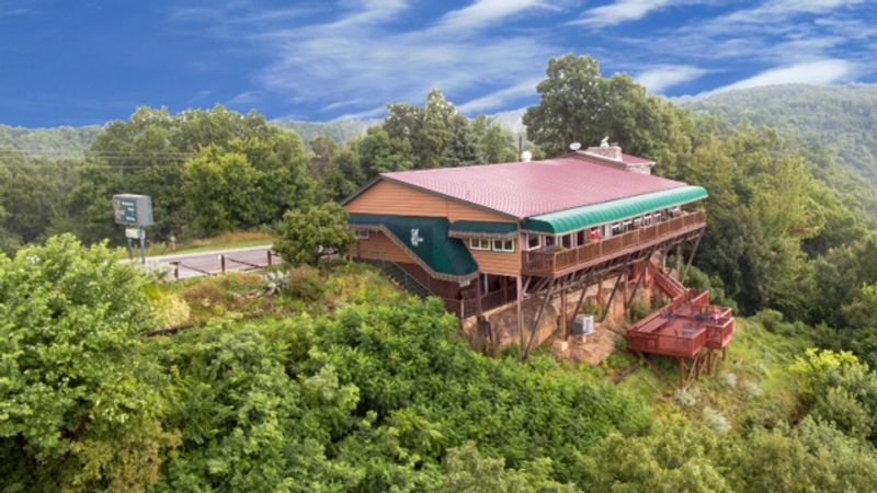 Cliff House Inn & Restaurant — Jasper, AR