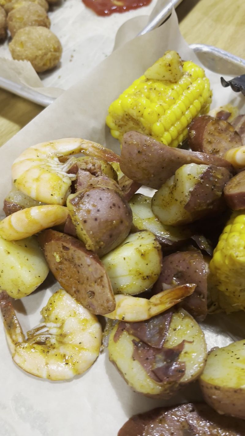 Fried Shrimp Basket With Hushpuppies