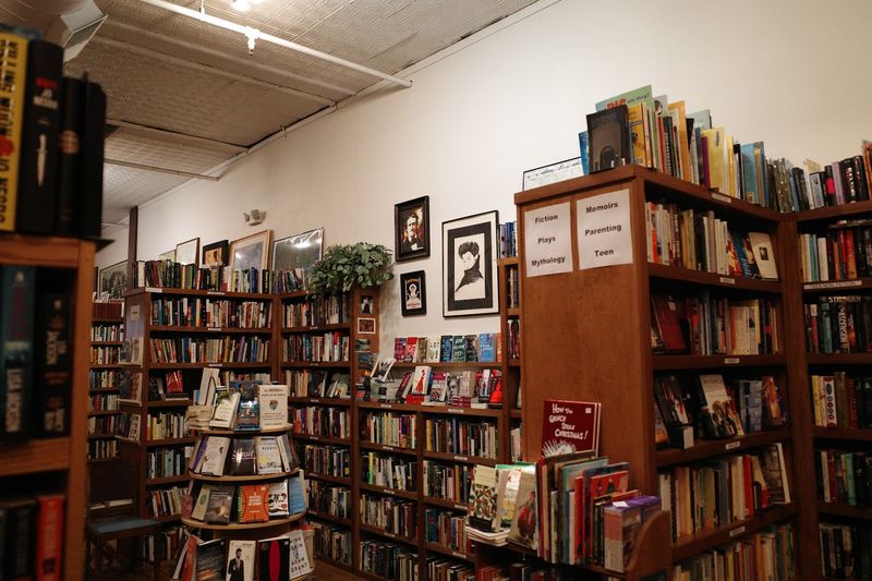 Paper Trail Books, Royal Oak