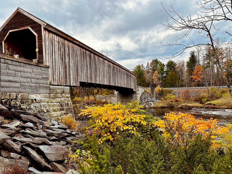 Low's Covered Bridge, Guilford
