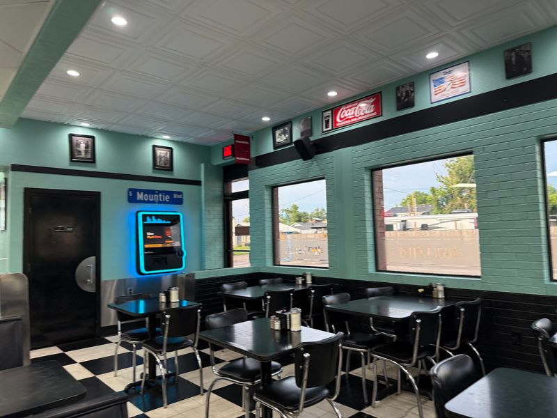 Lucy's Diner, Rogers Lucy's Diner, Rogers