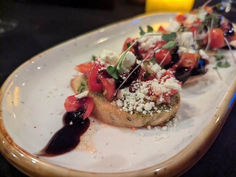 2Chez – 7815 N Knoxville Ave, Peoria, IL 61614