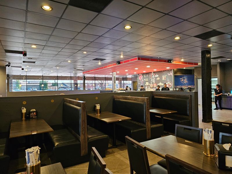 Lunch Hours Are The Locals' Secret Weapon Lunch Hours Are The Locals' Secret Weapon
