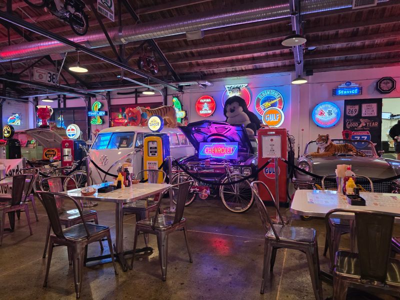 A Museum Experience With Your Meal