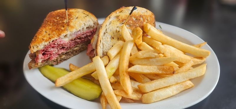 Lunch Options That Hold Their Own