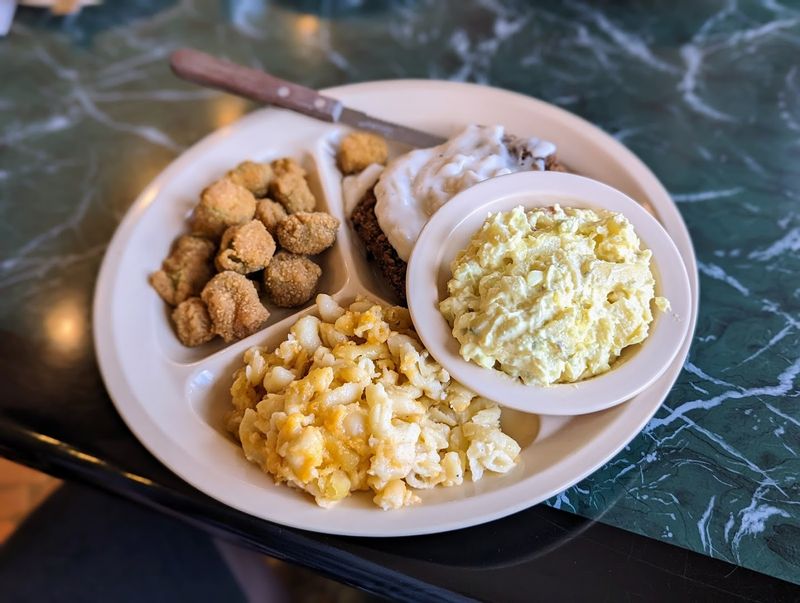 Lunch Specials And Southern Comfort Food On The Afternoon Menu Lunch Specials And Southern Comfort Food On The Afternoon Menu
