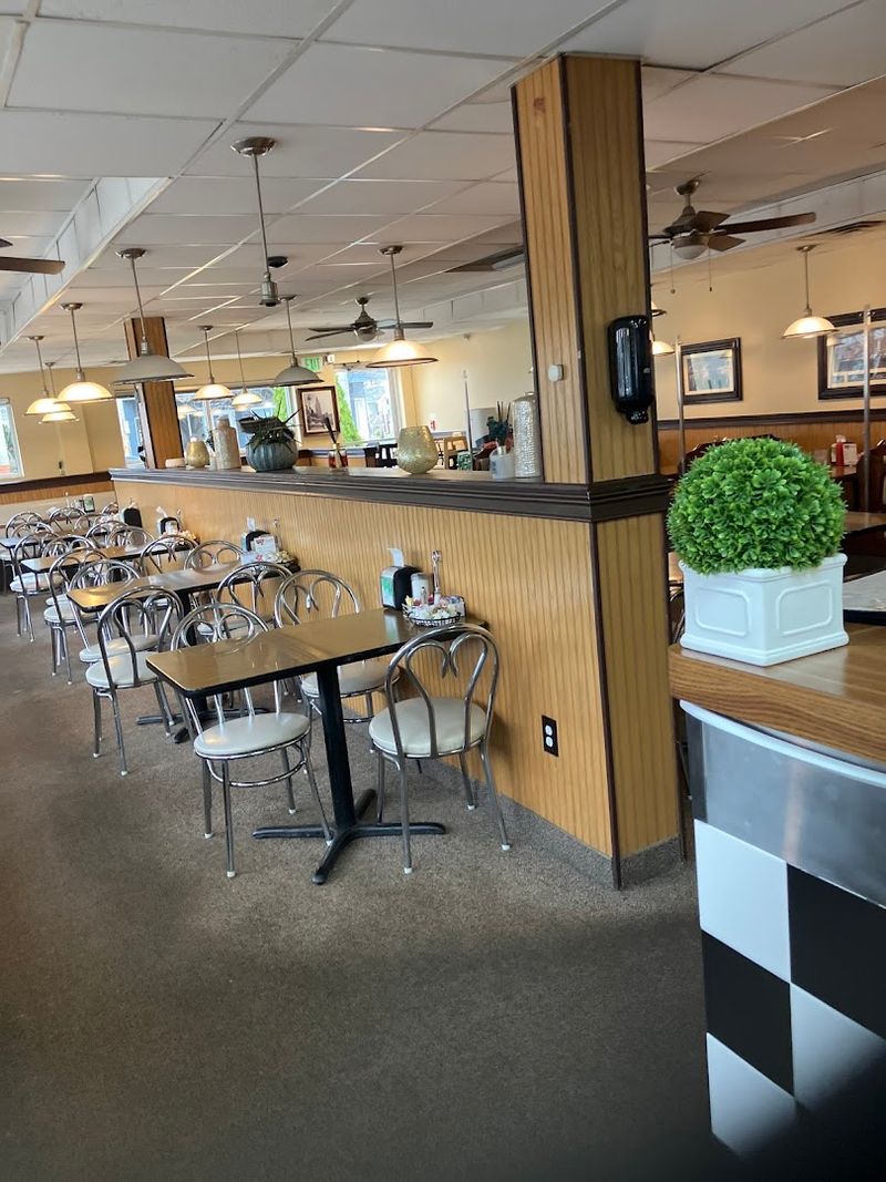 The Atmosphere Inside the Diner