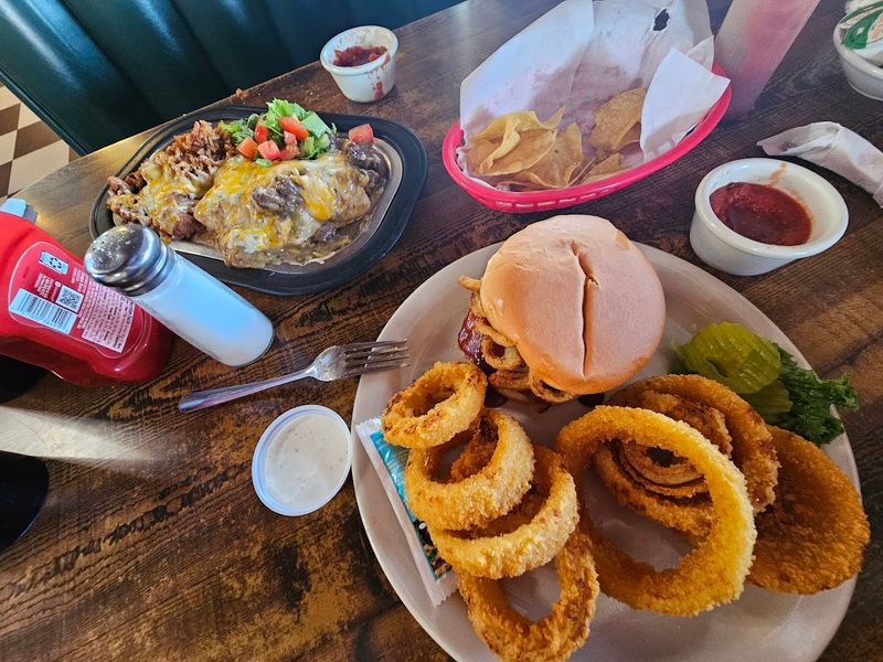 Lunch and Dinner Worth Staying In Town For