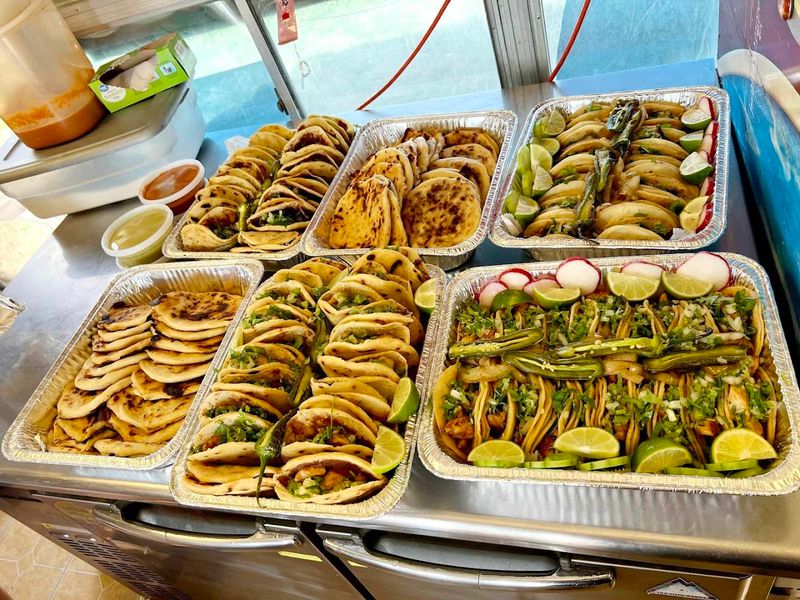 Lupita's Taqueria y Pupuseria