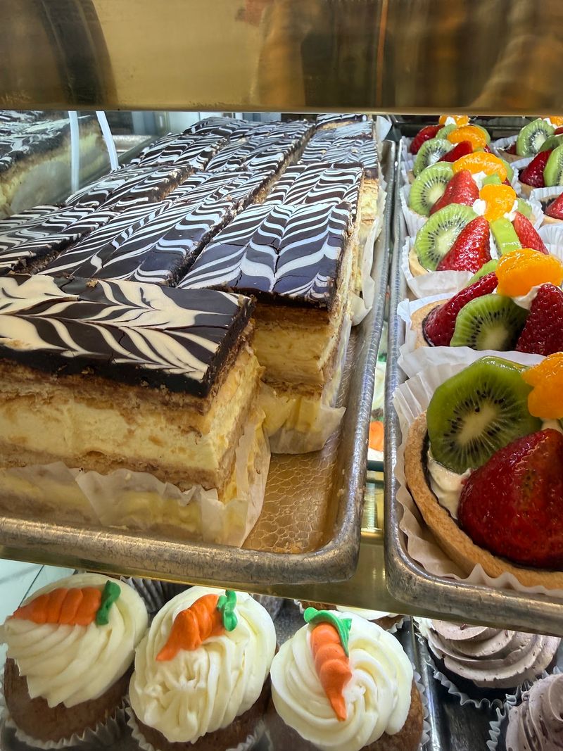 Lutz Bakery, Chicago, IL Lutz Bakery, Chicago, IL