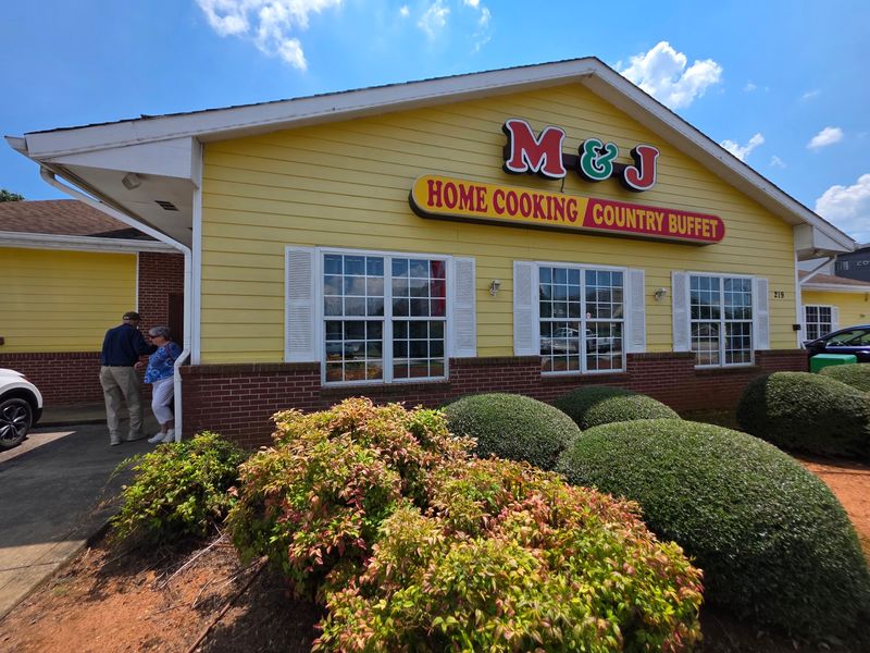 M And J Home Cooking Country Buffet