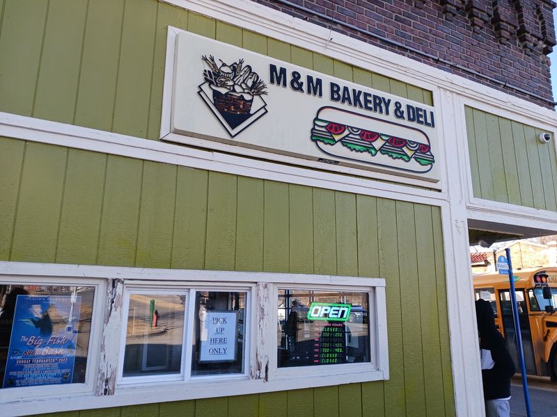 M & M Bakery & Delicatessen