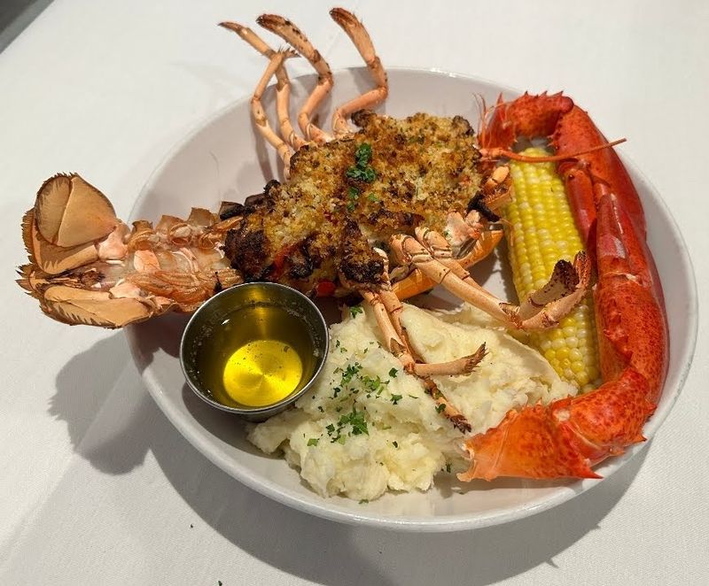 Finz Seafood & Grill – Salem