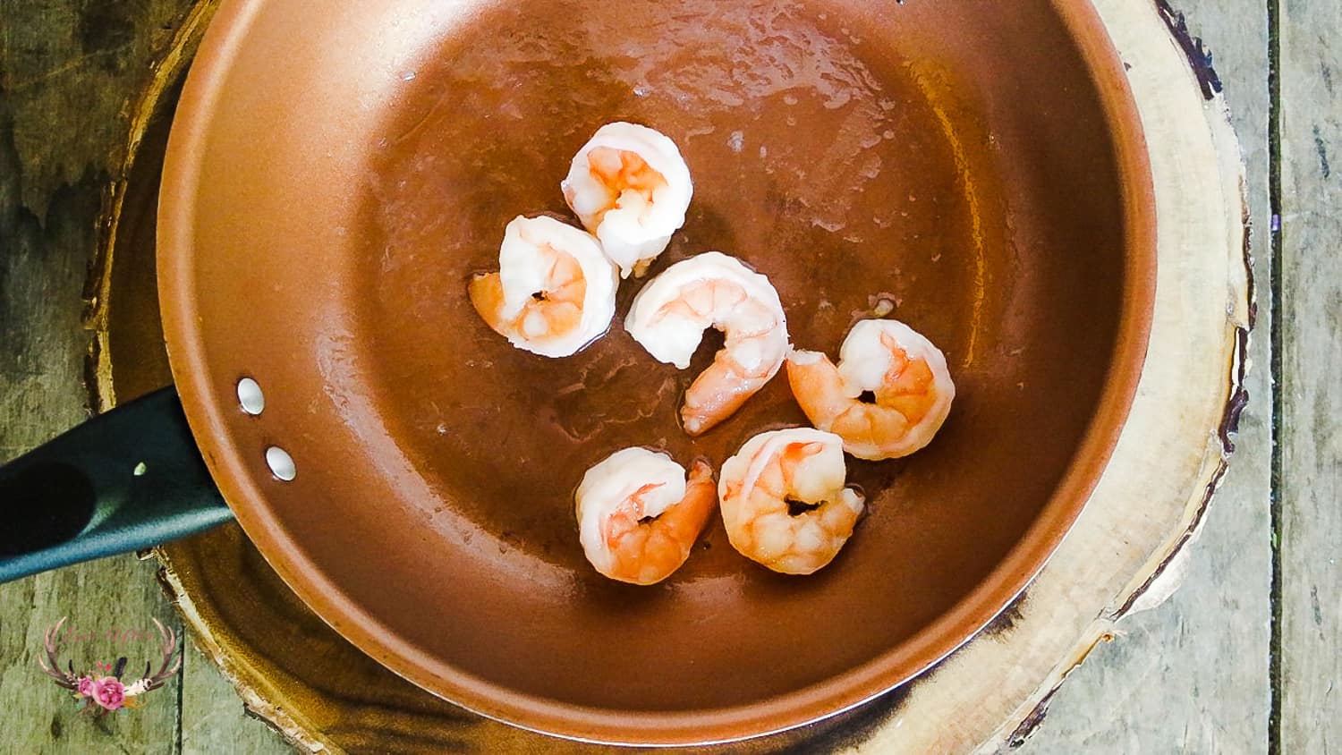 shrimp in pan