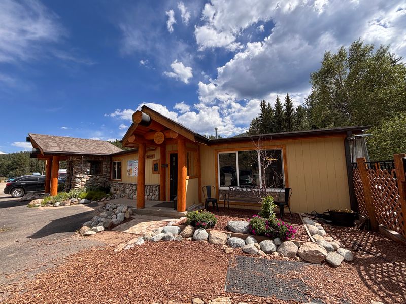 2 Dads Eatery and Taproom 