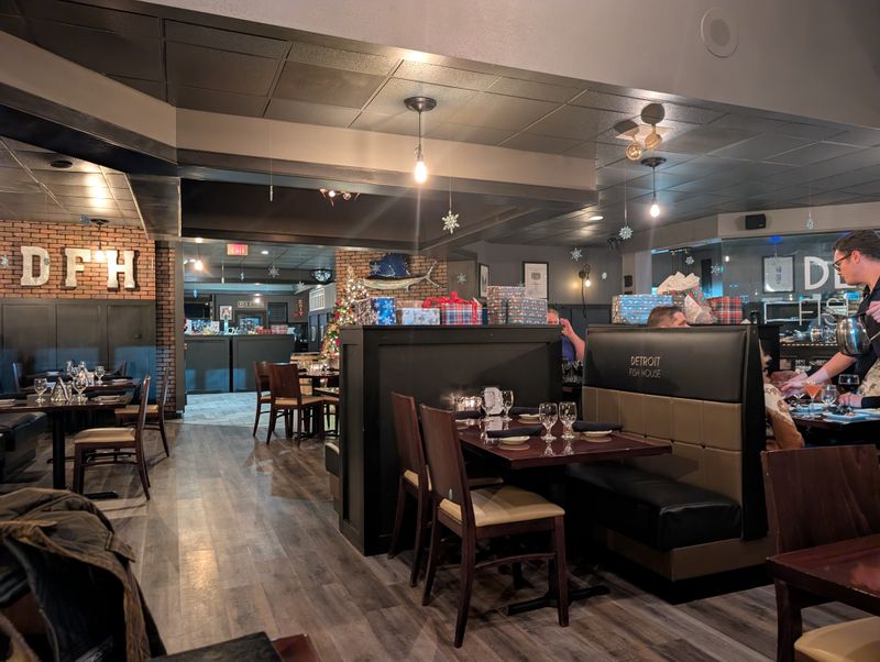 Detroit House of Chicken & Fish