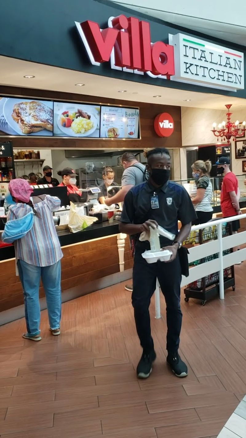 Counter Service Style That Keeps Things Moving Fast