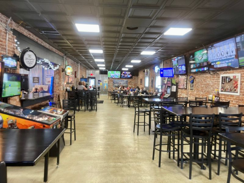 The Atmosphere: Casual Comfort With a Lively Vibe