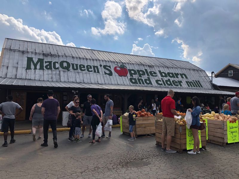 MacQueen Orchards, Holland