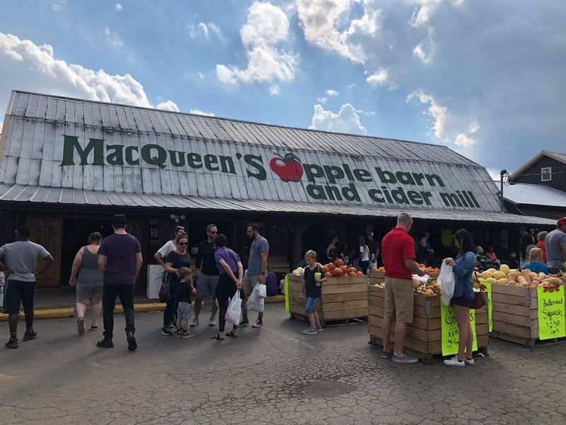 MacQueen Orchards, Holland MacQueen Orchards, Holland