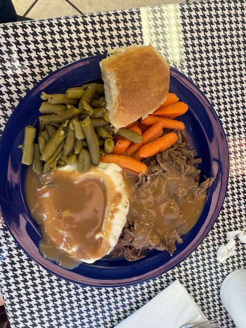 Mashed Potatoes With Brown Gravy