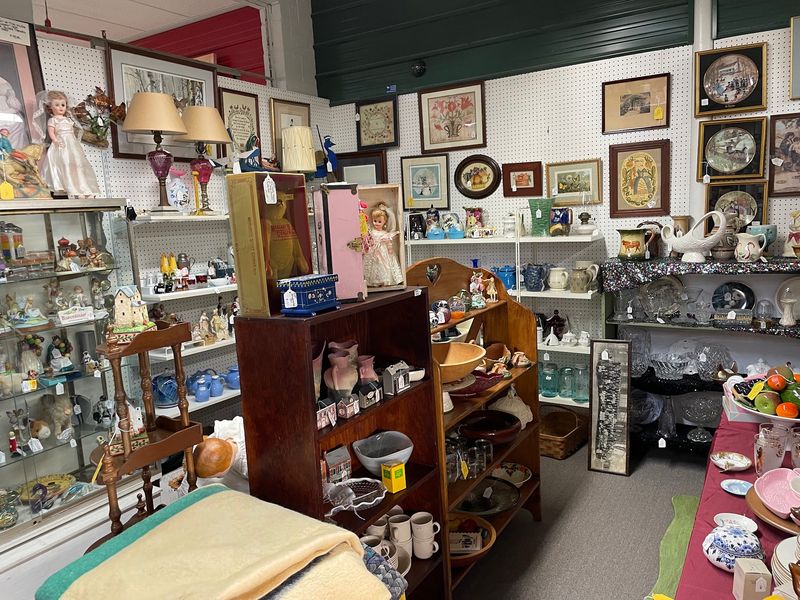 Mad Hatter Antique Mall, Adamstown, Pennsylvania