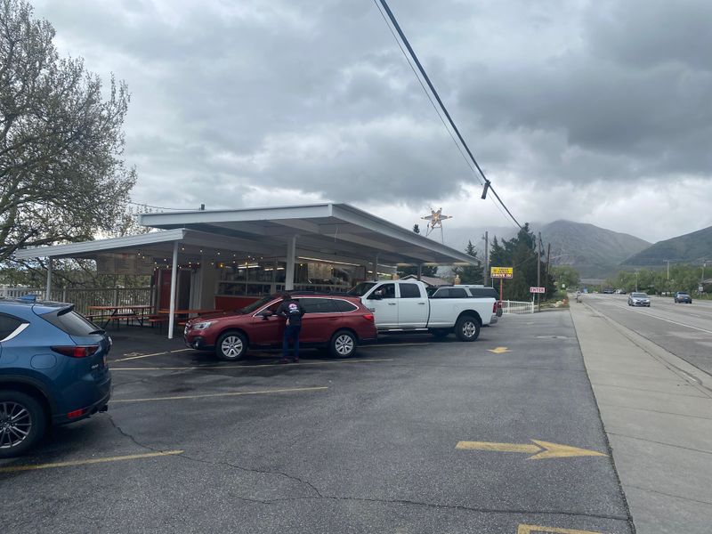 Call's Drive-In – Perry