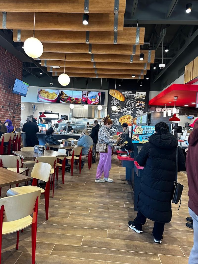 Made-To-Order Food That Goes Way Beyond Gas Station Standards Made-To-Order Food That Goes Way Beyond Gas Station Standards