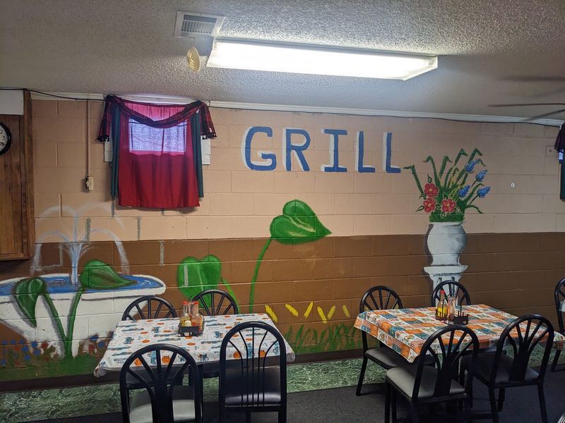Mae's Grill