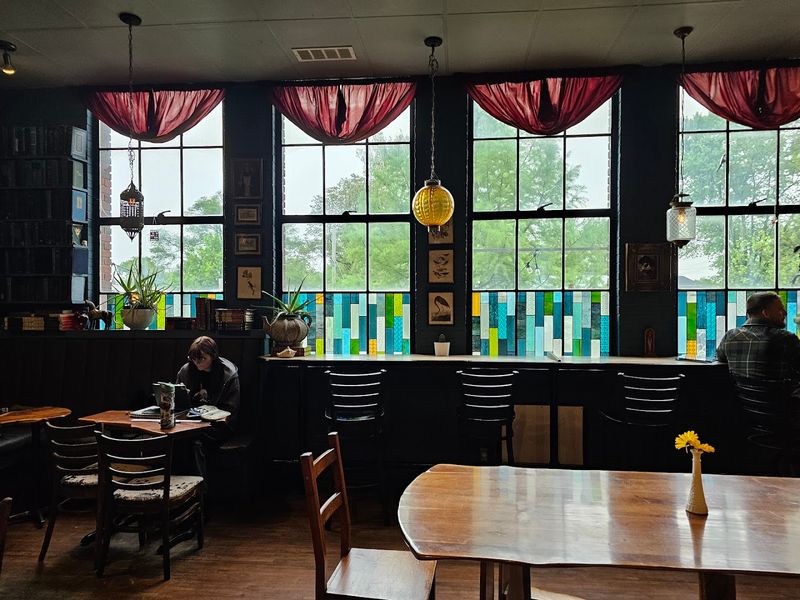 Maeva's Coffee, Alton