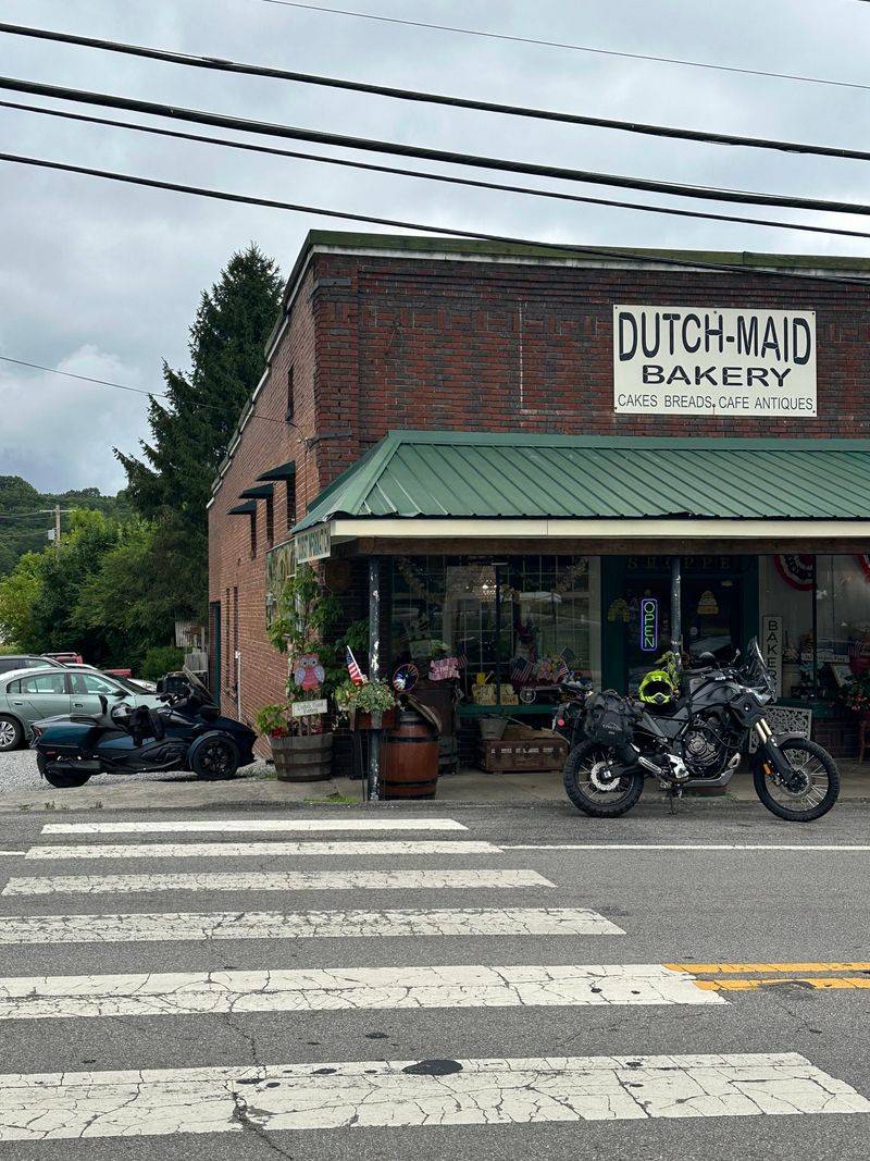 Dutch Maid Bakery & Cafe