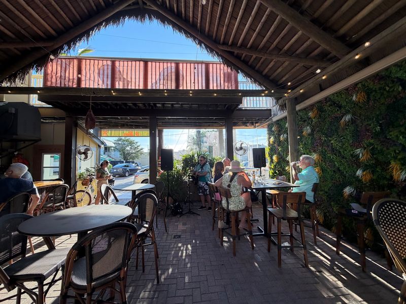 Mai Tiki Restaurant & Bar