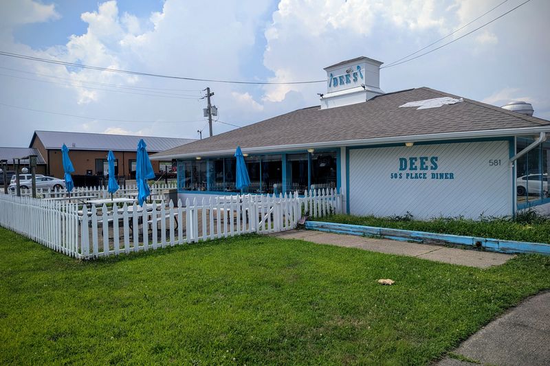 Dee's 50's Place Diner – Barberton, Ohio