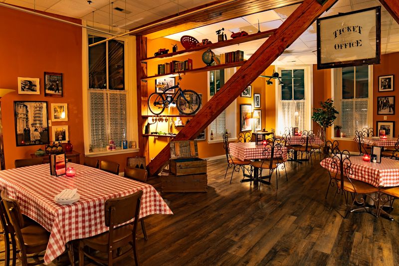 A Labyrinth Of Dining Rooms