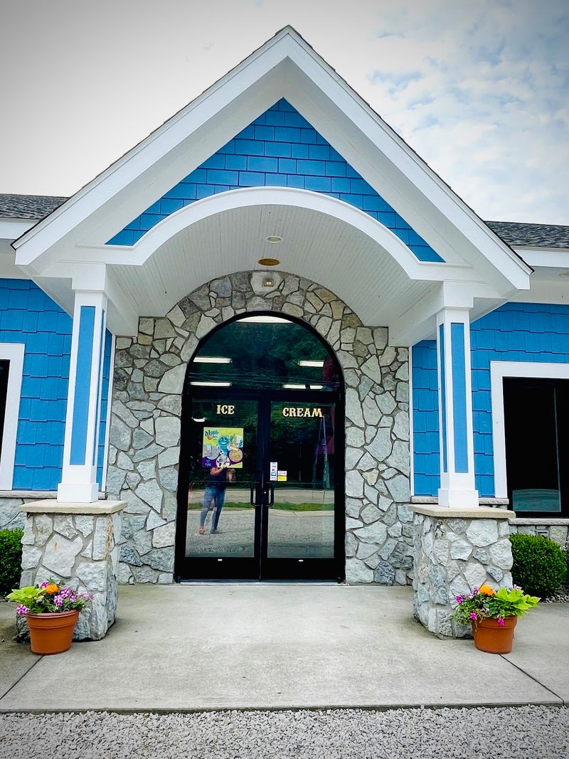 Main Street Turns Into Mini-Golf Country