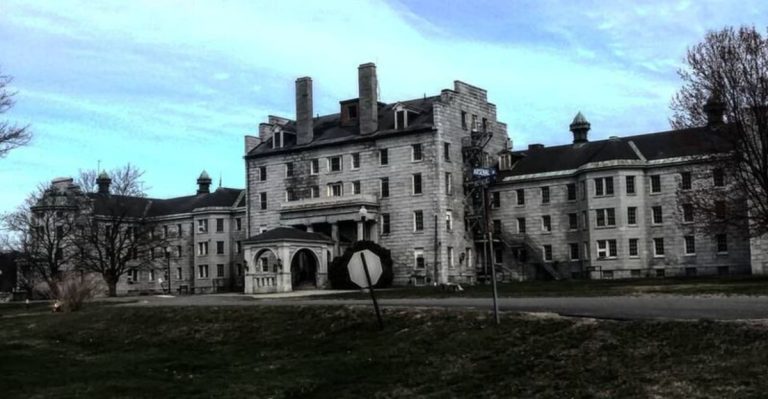 Maine’s Eerie Abandoned Hospital Holds A Fascinating Piece Of History