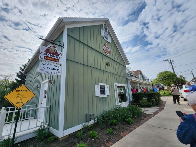 Long Grove Setting And First Impressions