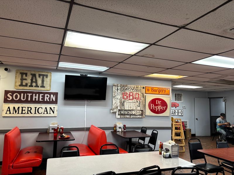 Mama B's Diner